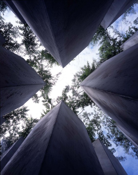 Looking upwards from within the Garden of Exile.&nbsp;(Photo &copy;&nbsp;Michele Nastasi)