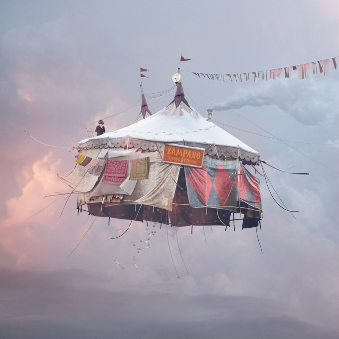 &ldquo;Cirque&rdquo;: flying circus.