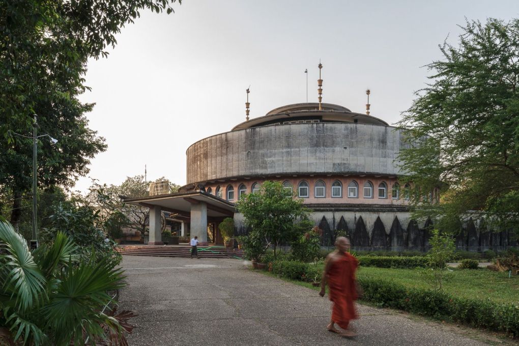 The Tripitaka Library, relatively hidden in its overgrown park, from where monks, including some of the country&rsquo;s most venerable, can be seen going in and out. (All photos, except where stated: Manuel Oka)