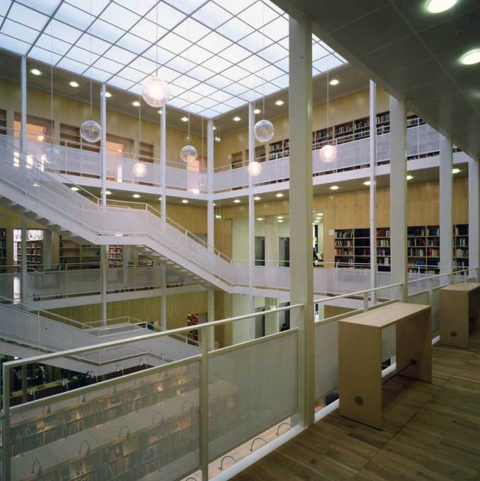 The central space of the Malm&ouml; City Library, Malm&ouml;,&nbsp;Sweden (1997).&nbsp;(Photo courtesy Henning Larsen Architects)
