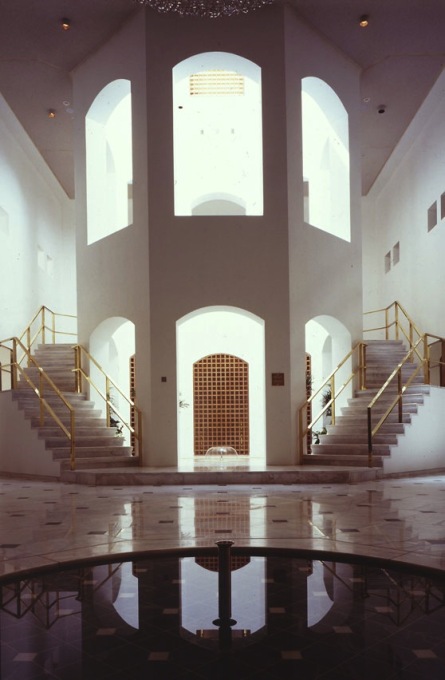 The interior of the Ministry of Foreign Affairs, showing&nbsp;the incorporation of Islamic architectural tradition combined with Larsen&prime;s mastery of modelling through light.&nbsp;(Photo courtesy Henning Larsen Architects)