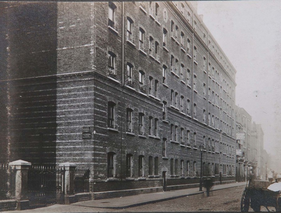 Roscoe Street, Clerkenwell EC1&ndash; now demolished and replaced by newer housing &ndash; was opened in 1883, and originally consisted of 11 blocks. The coal store held 20 tonnes and there were 32 pramsheds! (Photo: &copy; Peabody)