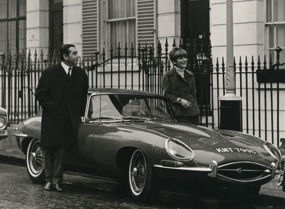 Ken and Letizia Adam and their E-Type Jaguar. (London 1964; &copy; Ken Adam Archive/Deutsche Kinemathek)