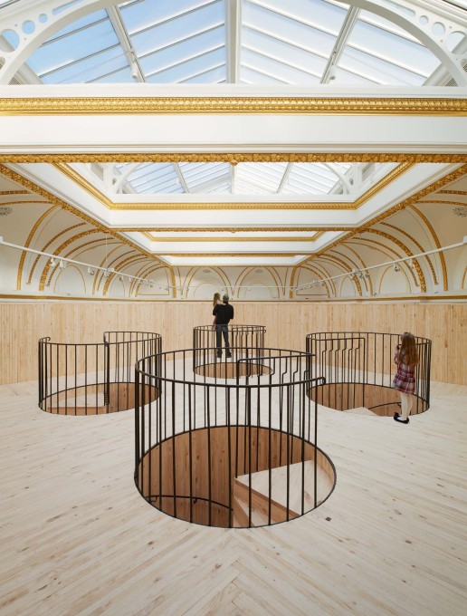 ...but the mass changes from object to spatial situation as you realise that each leg contains a spiral stair to an upper platform. (Photo: James Harris, courtesy Royal Academy of Arts, London, 2014)