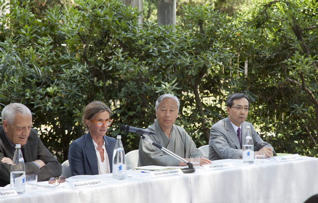 Sugimoto dressed in a kimono at the press conference. (Photo: Torsten Seidel)
