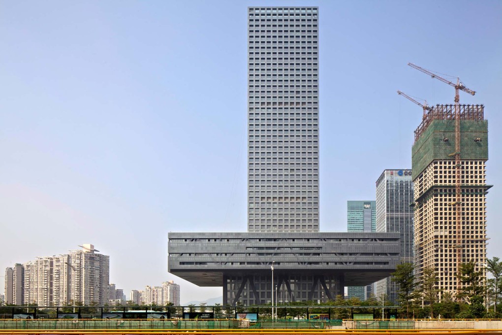 The building has a rectangular base, supporting a massive rectangular mid-section, cantilevered out in all directions, and above, a square tower like a top hat creating a sky-scraping exclamation mark. (Photo:&nbsp;Philippe Ruault, courtesy OMA)
