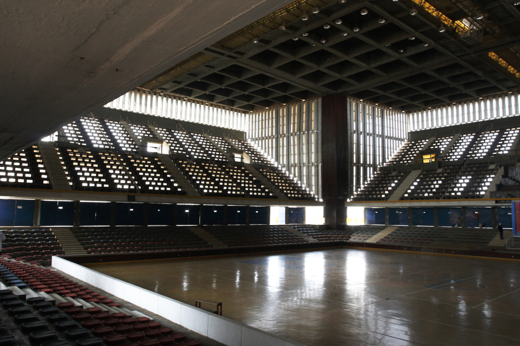 The indoor hall is transparent, light-filled and generous. (Photo: Luke Duggleby)