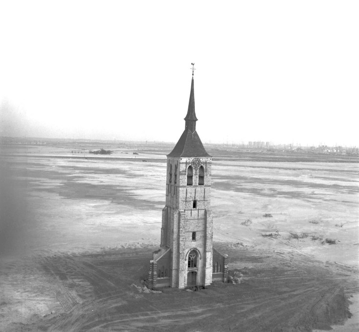 The church tower of Wilmarsdonk in 1965, after the village was completly removed. (Photo: Port of Antwerp)