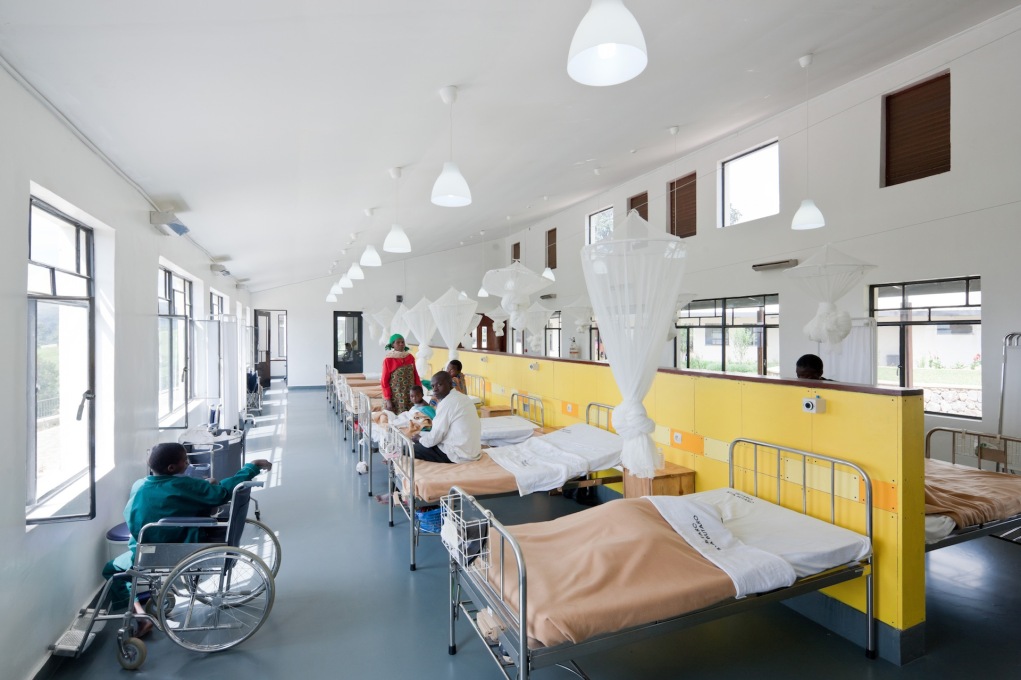 Butaro Hospital employed local workers for construction in a collaborative learning process, designing a building that functions off-the grid with self-sufficient, sustainable systems of ventilation and maintenance.