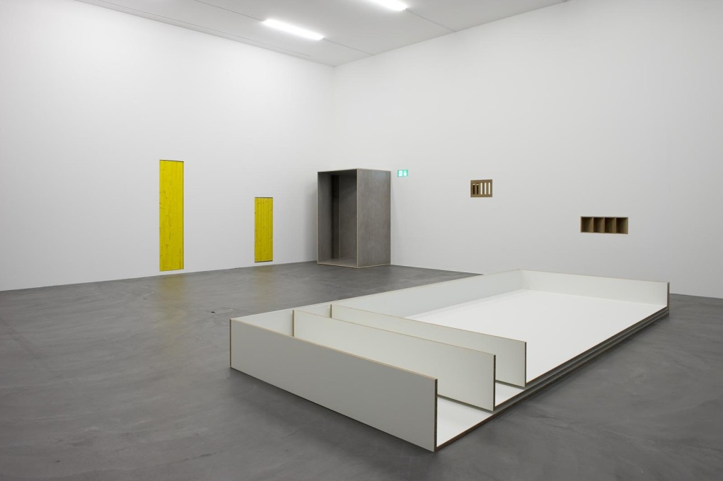 Installation view: Gabriel Sierra: Before Present, Kusthalle Zurich 2015 (All photos: Thomas Strub)