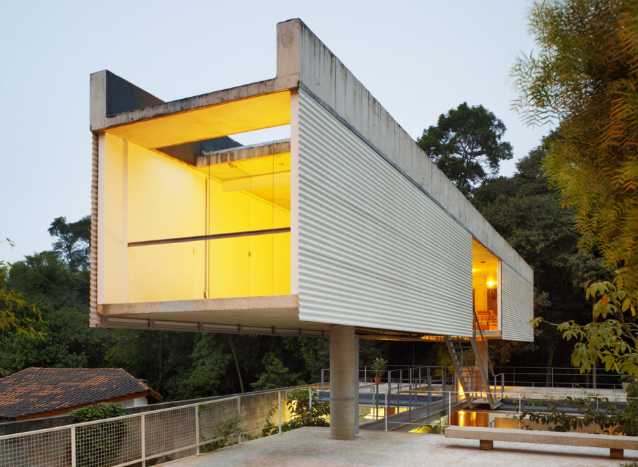 The participants span a few generations of Brazilian architects, including&nbsp;Angelo Bucci, born 1962. Shown here is his and Alvaro Puntoni's Casa em Carapicuiba (Photo: Nelson Kon)