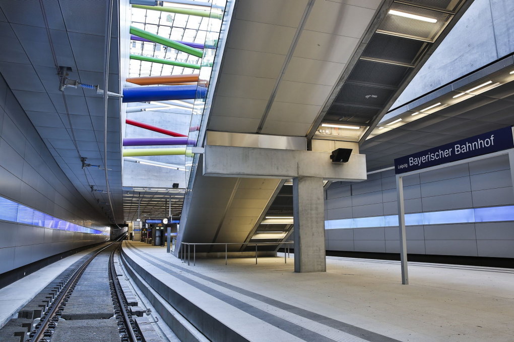 ...but leaves a certain disappointment that a project this important to the city disguises itself in sober, everyday design. (Photo: Deutsche Bahn AG/Martin Jehnichen)