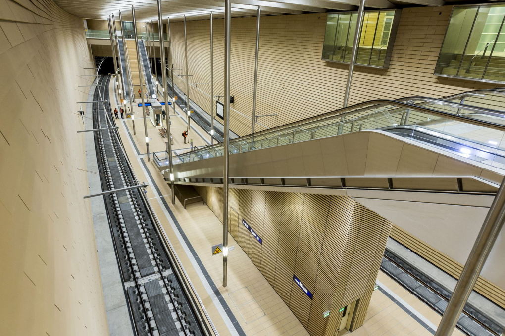 Next station is the Leipzig Market (design: Kellner Schleich Wunderling architects), which offers a suprisingly lofty space of 18 metres in height. (Photo: Deutsche Bahn AG/Martin Jehnichen)