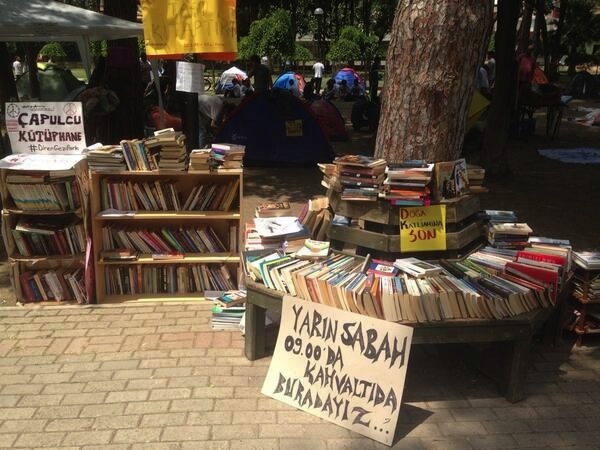 A pop-up library. (Photo courtesy of Tumblr)